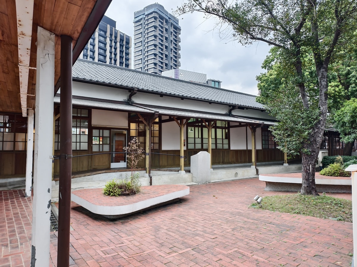 【台北親子景點】鐵道迷必訪！國立臺灣博物館鐵道部園區，超逼真微縮模型、小小列車長體驗，雨天室內景點。