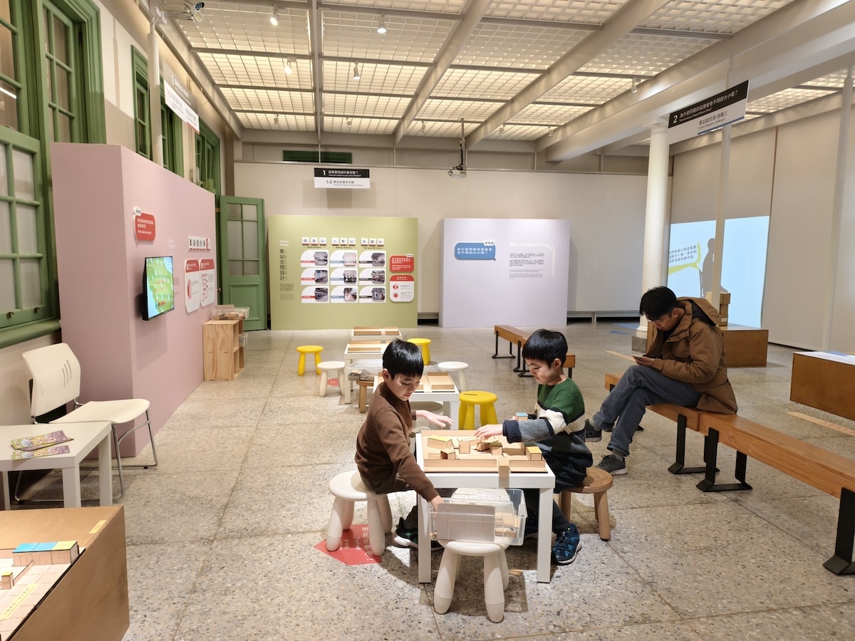 【台北親子景點】鐵道迷必訪！國立臺灣博物館鐵道部園區，超逼真微縮模型、小小列車長體驗，雨天室內景點。