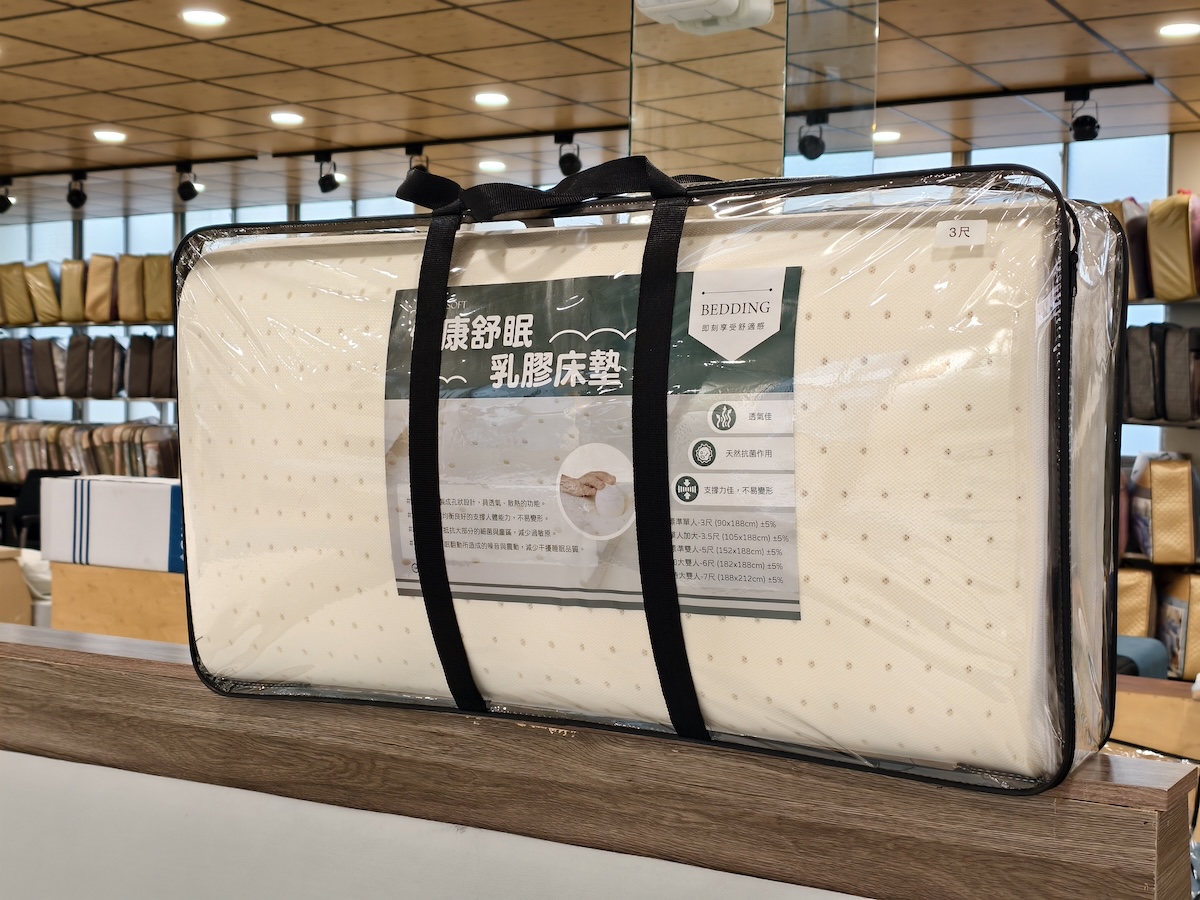 【桃園南崁床墊推薦】床的工匠 二訪南崁店心得｜南崁市場內、2F百坪展示空間、工廠直營、一站式買齊床墊、寢具、枕頭