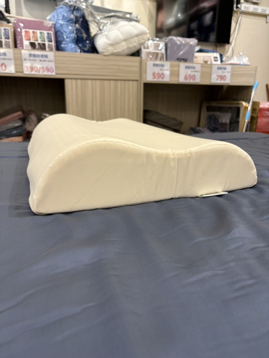 【桃園南崁床墊推薦】床的工匠 二訪南崁店心得｜南崁市場內、2F百坪展示空間、工廠直營、一站式買齊床墊、寢具、枕頭