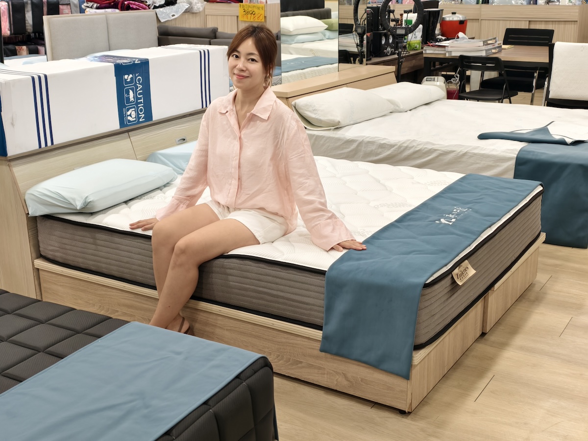 【桃園南崁床墊推薦】床的工匠 二訪南崁店心得｜南崁市場內、2F百坪展示空間、工廠直營、一站式買齊床墊、寢具、枕頭